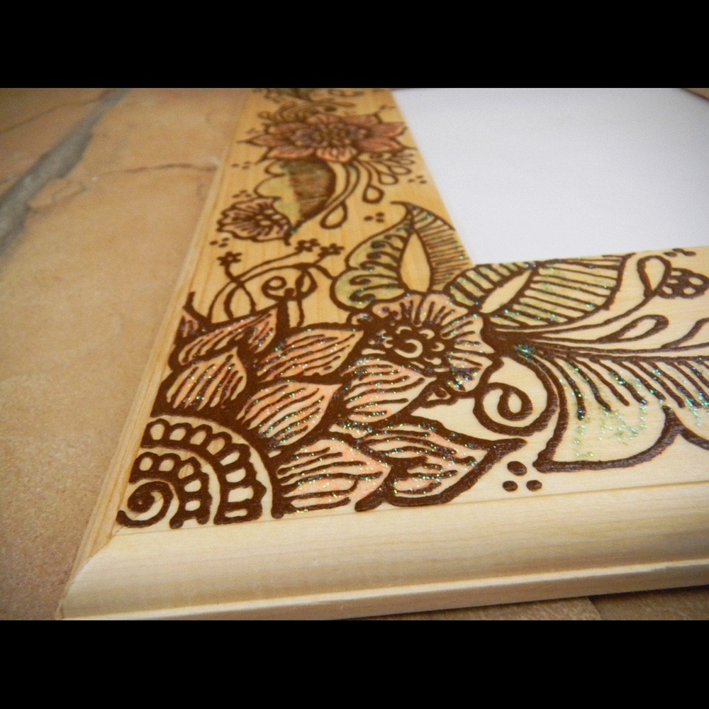 Wooden Frame with Unique Design, New - Picture 4 of 4